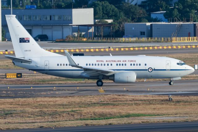 Boeing 737-700 (A36001)