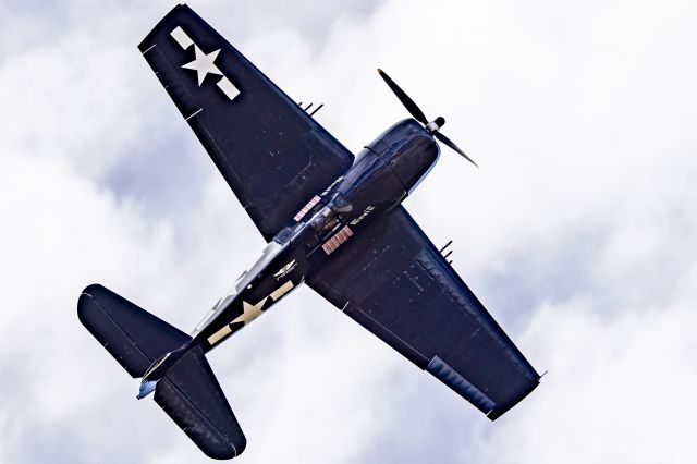 NX1078Z — - Grumman F6F-5 Hellcat showing off with some acrobatics 