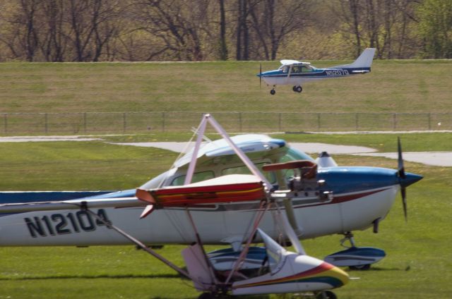 Cessna Skyhawk (N5207Q) - Landing RW 25 after a solo x-country flight