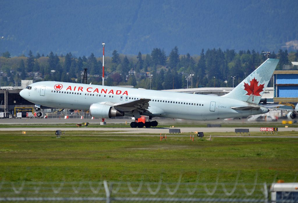 BOEING 767-300 (C-GHLU)