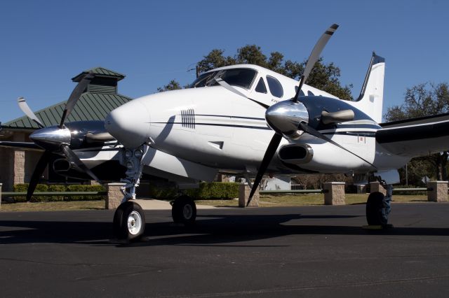 Beechcraft King Air 90 (N886TX)