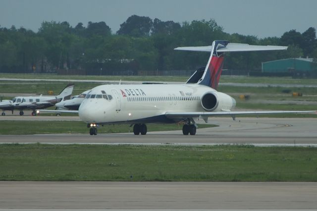 McDonnell Douglas MD-90 (N955AT)