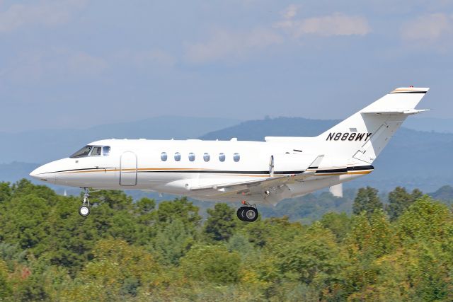 Hawker 800 (N888WY)