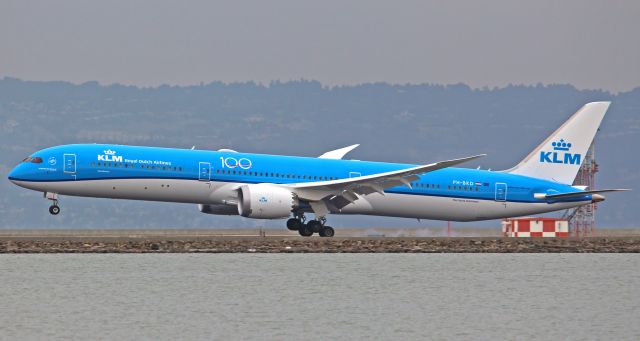 BOEING 787-10 Dreamliner (PH-BKD)