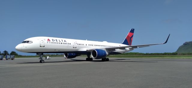 Boeing 757-200 (N548US)