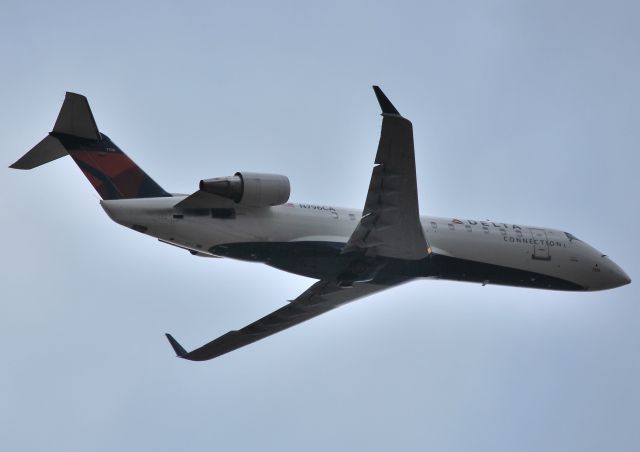 Canadair Regional Jet CRJ-200 (N796CA) - Departing 36R - 2/23/10