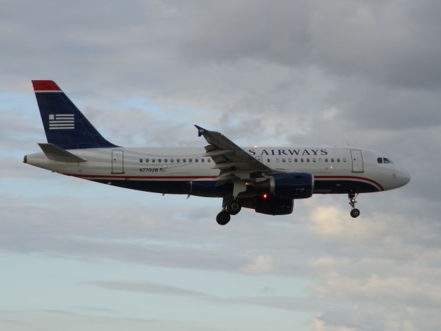 Airbus A319 (N770UW)