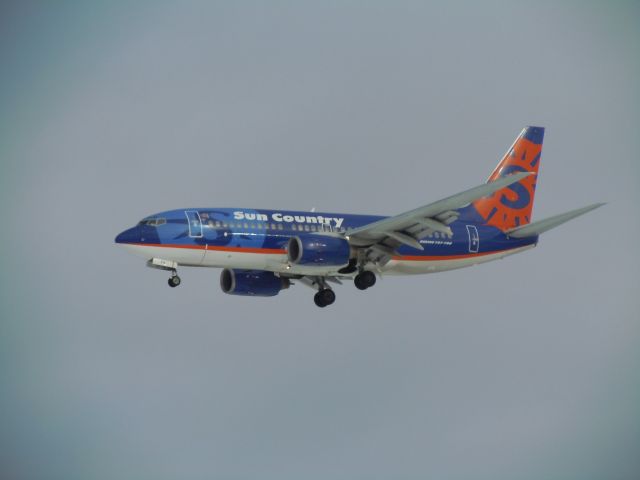 Boeing 737-700 (N711SY)