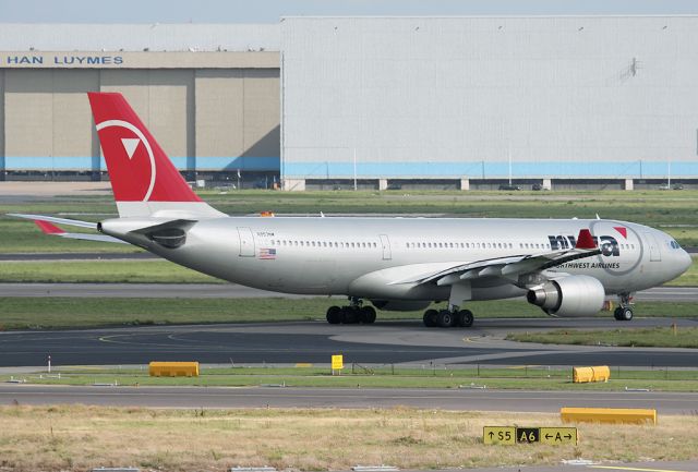 Airbus A330-200 (N853NW)