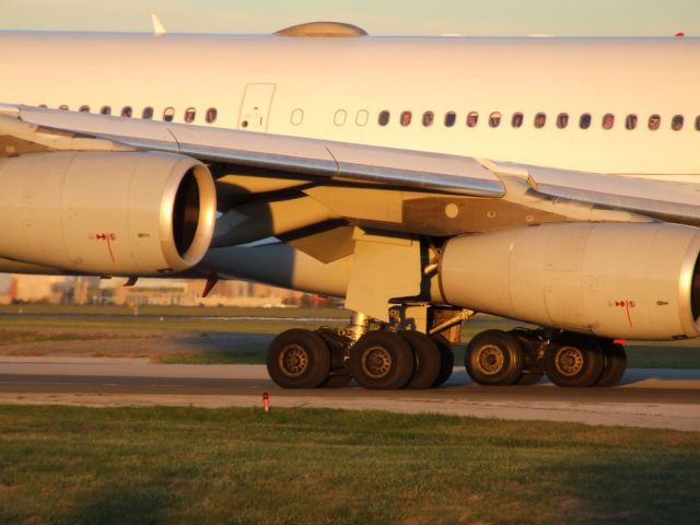 Airbus A340-300 (D-AIGH)