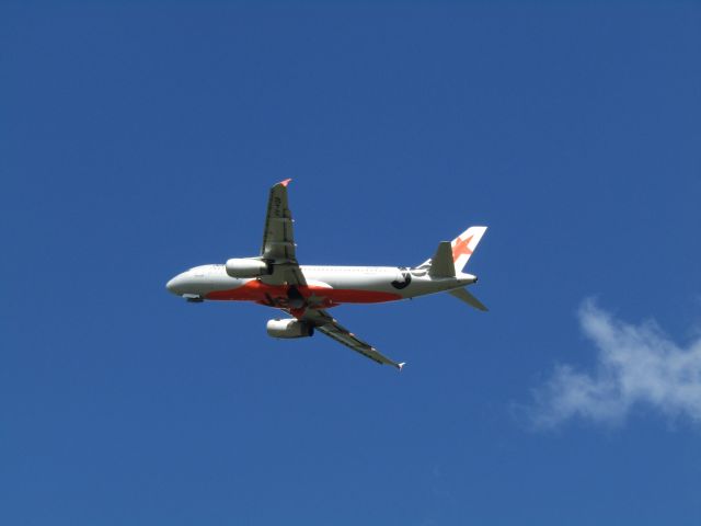 Airbus A320 (VH-VQR)