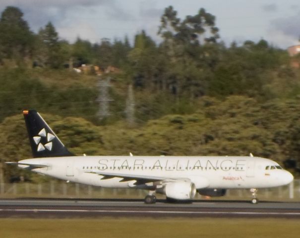 Airbus A320 (N688TA)