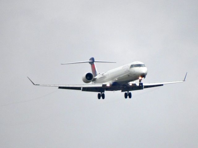 Canadair Regional Jet CRJ-900 (N320PQ)