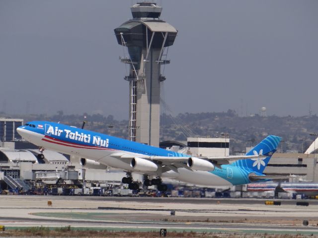Airbus A340-300 (F-OSUN)