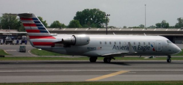 Canadair Challenger (N216PS) - American Airlines N216PS/JIA5039 on taxi to depart KCLT for KTYS...