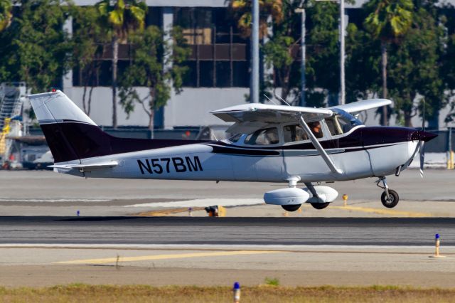 Cessna Skyhawk (N57BM)