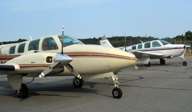 Beechcraft Baron (58) (N7237X) - One of RELIANT AIRs Barons - the best maintained fleet in the Northeast.