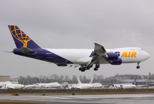 Boeing 747-200 (N854GT) - Atlas Air 747-8F N854GT landing at Paine Field after a test flight February 5, 2013.