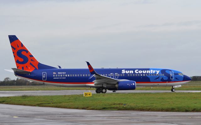 Boeing 737-800 (N821SY) - sun country b737-8 n821sy taxing for dep from shannon 19/11/16.