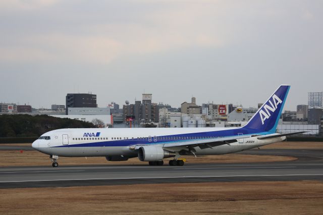 BOEING 767-300 (JA8324)