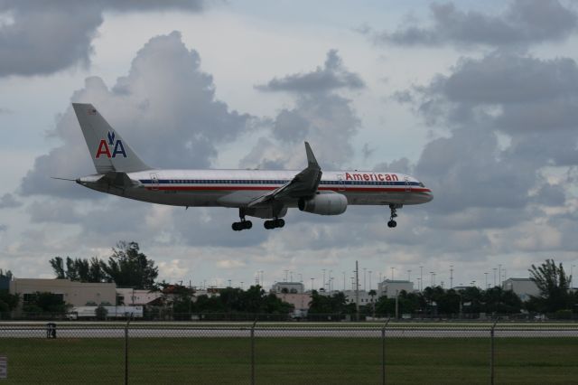 BOEING 767-300 (N611AM)