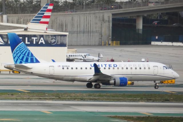 Embraer 175 (N618UX)