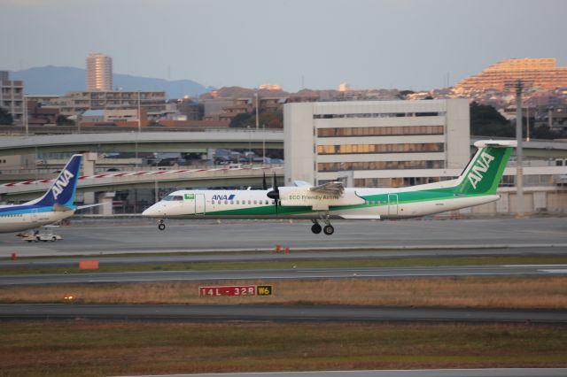 de Havilland Dash 8-400 (JA858A)