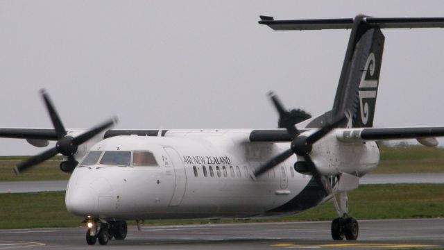 de Havilland Dash 8-300 (ZK-NEZ)