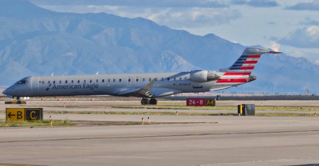 Canadair Regional Jet CRJ-900 (N246LR)