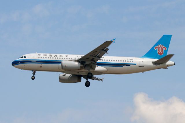 B-2367 — - A320-232(B-2367) Landing