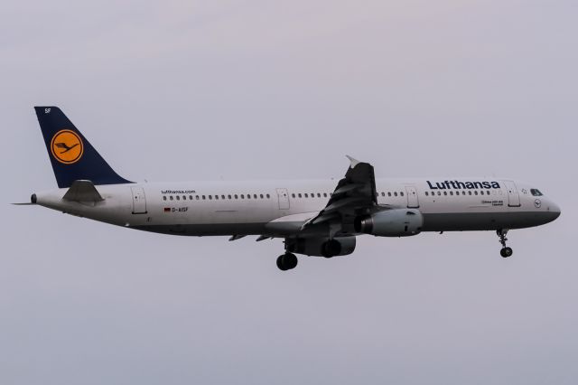Airbus A321 (D-AISF) - D-AISF Lufthansa Airbus A321-231 @ Frankfurt - Rhein-Main International (FRA / EDDF) coming in from Munich (MUC / EDDM) / 27.11.2014