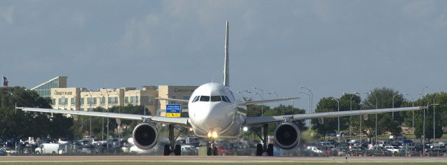 Airbus A320 (N221FR)