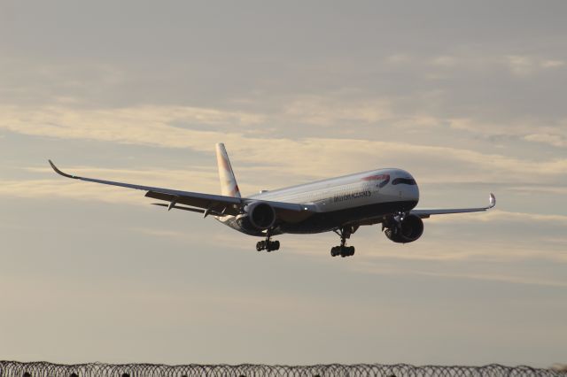 Airbus A350-1000 (G-XWBE) - A BA A350-1000 on final approach into LHR, landing on runway 27R.br /br /Location: Stanwell Moor Road (LHR), beside runway 27R.br /Date: 21.08.22 (dd/mm/yy)