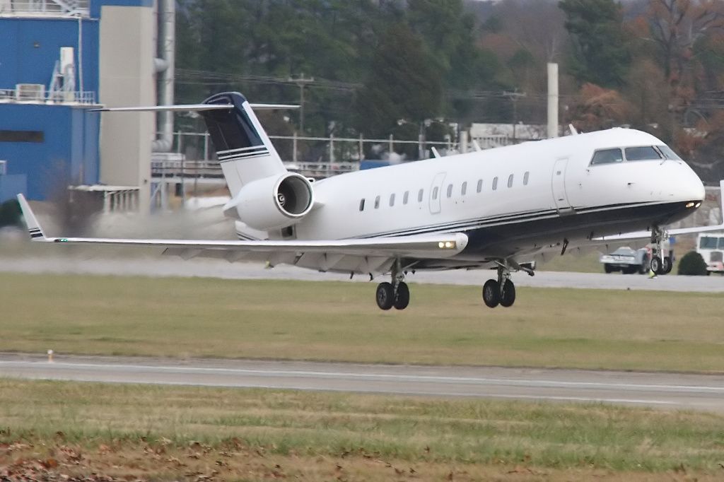 Canadair Regional Jet CRJ-200 (N601LS)