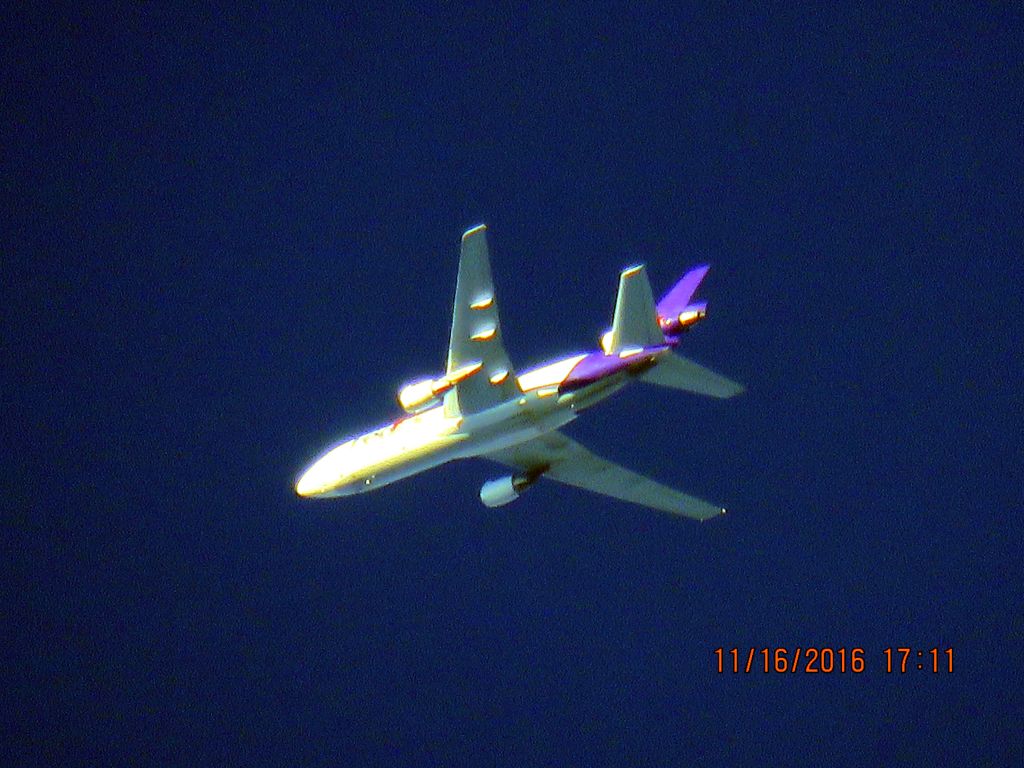 McDonnell Douglas DC-10 (N320FE)