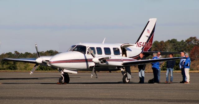 Piper Navajo (N543JC) - Passengers getting ready to board this 1977 Piper Navajo PA-31-350 in the Autumn of 2021.