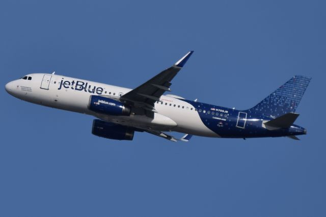 Airbus A320 (N709JB)