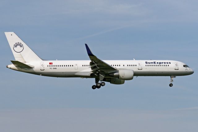 Boeing 757-200 (TC-SNB)