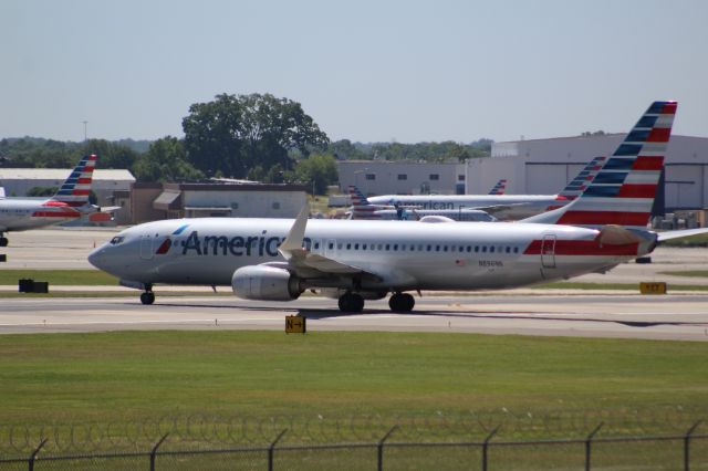 Boeing 737-800 (N896NN) - Plane Type: 2012 Boeing 737-823br /Route: MIA-CLTbr /Airline: American Airlines br /Livery: br /Registration: N896NNbr /Owned By: Bank of Utah Trustee br /Runway: 36L 