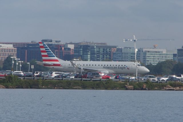 Embraer 170/175 (N299JJ)