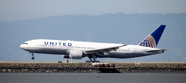 Boeing 777-200 (N209UA) - UA # 931 arrival 28L from LHR  05-30-2015