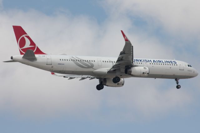 Airbus A321 (TC-JSN)