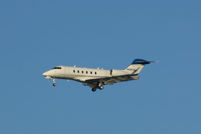 Canadair Challenger 350 (N686CB)