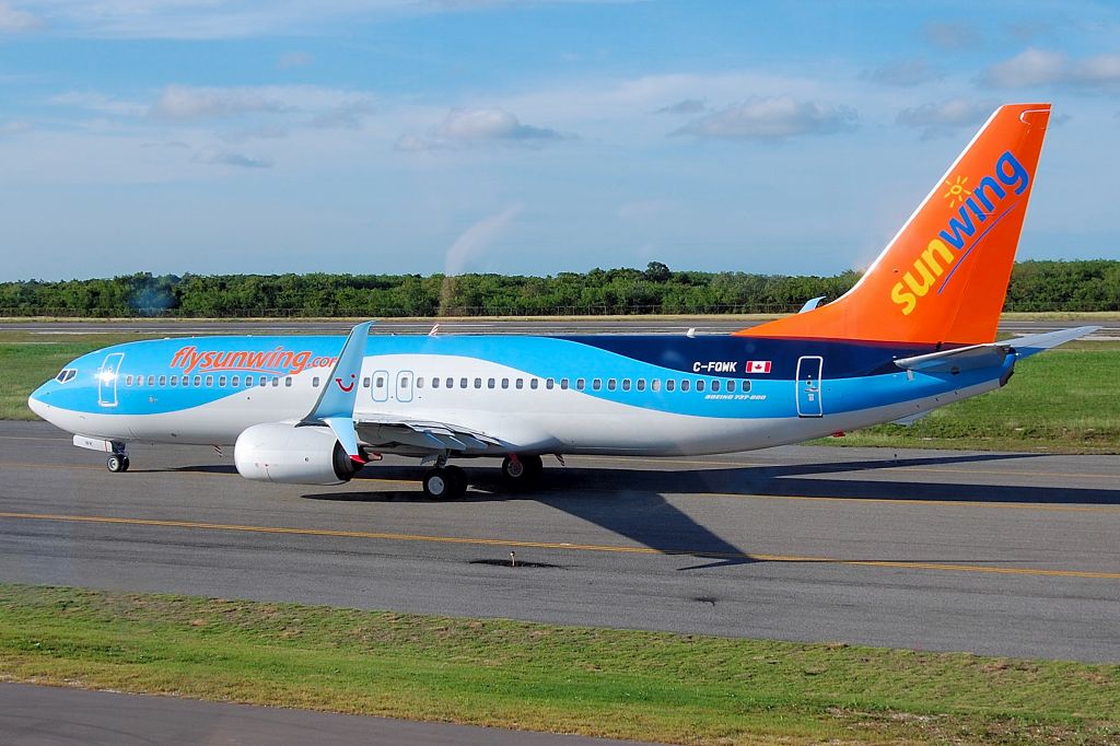 Boeing 737-700 (C-FQWK) - 13/12/1014