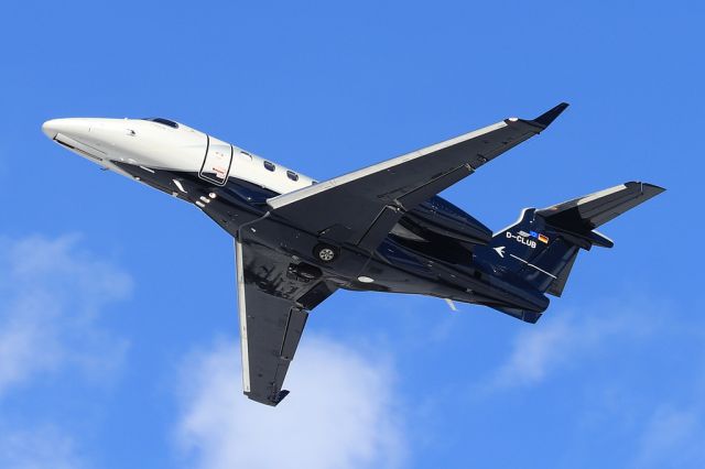 Embraer Phenom 300 (D-CLUB)