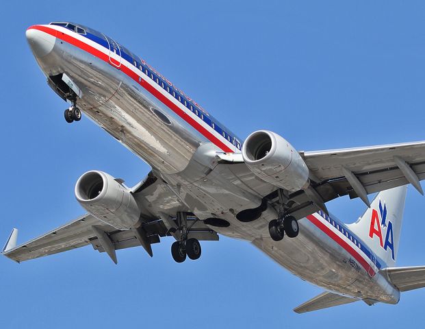 Boeing 737-800 (N857NN) - Landing at the LAX.