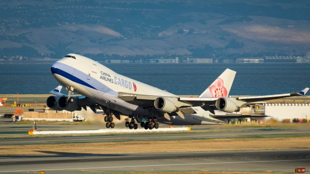 Boeing 747-400 (B-18716) - Departing 28R for Taiwanbr /11/4/17