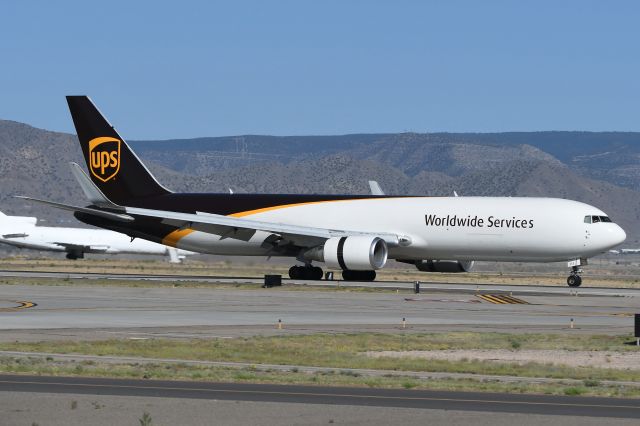 BOEING 767-300 (N313UP)