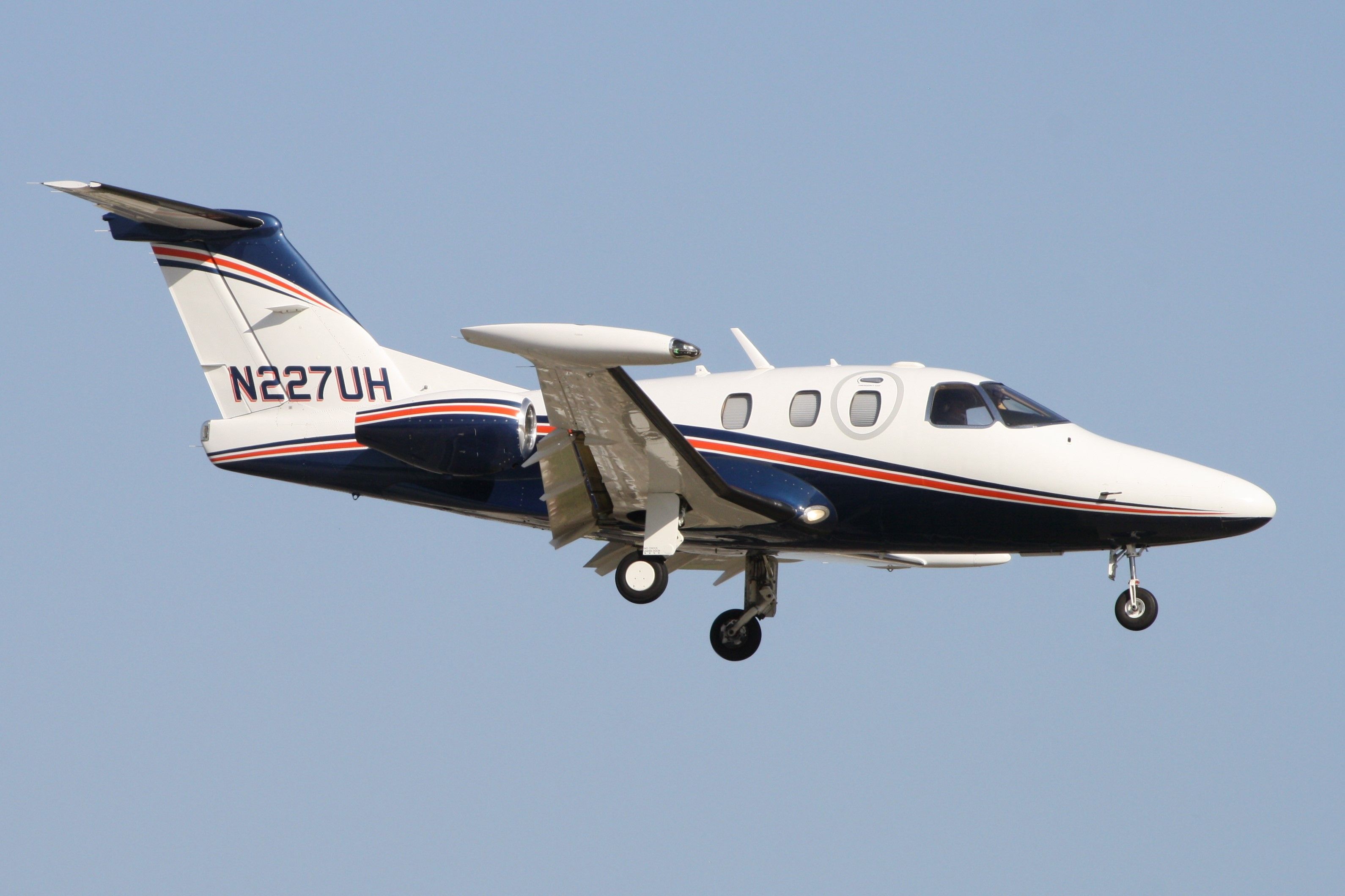 Eclipse 500 (N227UH) - Landing at John Wayne Airport 9/24/19.
