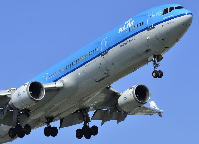 Boeing MD-11 —